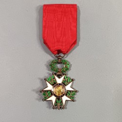 FRANCE MEDAILLE CROIX DE CHEVALIER DE L'ORDRE DE LA LEGION D'HONNEUR 3 ème REPUBLIQUE MODELE EN ARGENT A FILETS